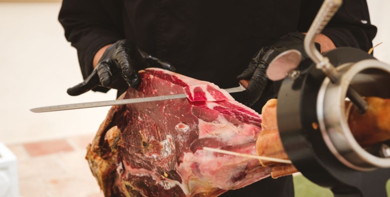 ¿Cómo empezar a cortar un jamón?