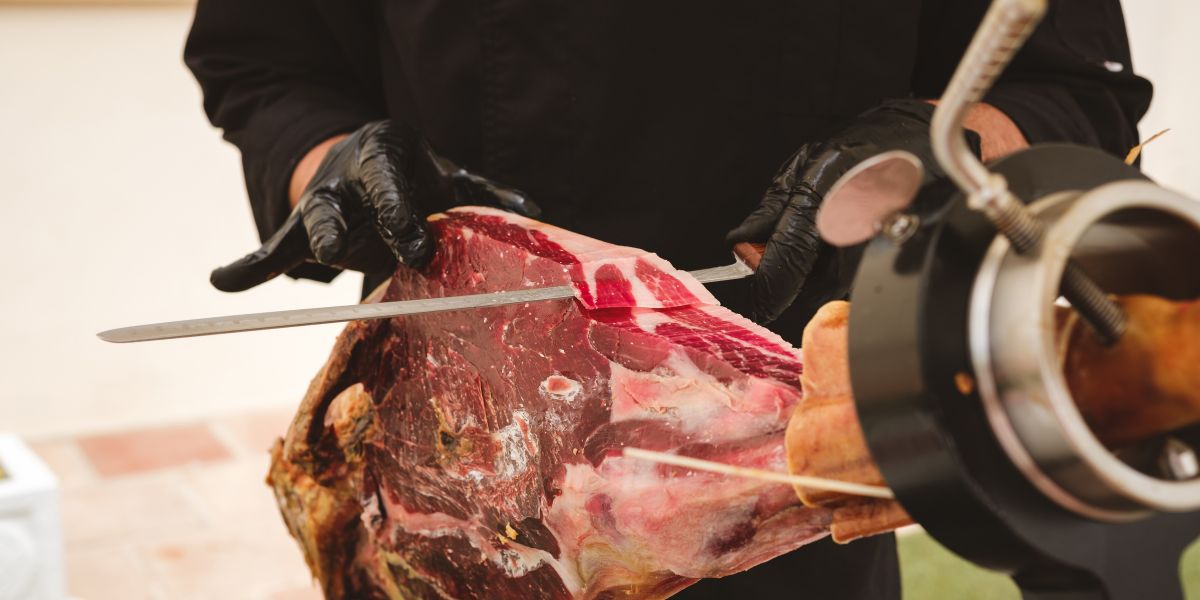 ¿Cómo empezar a cortar un jamón?