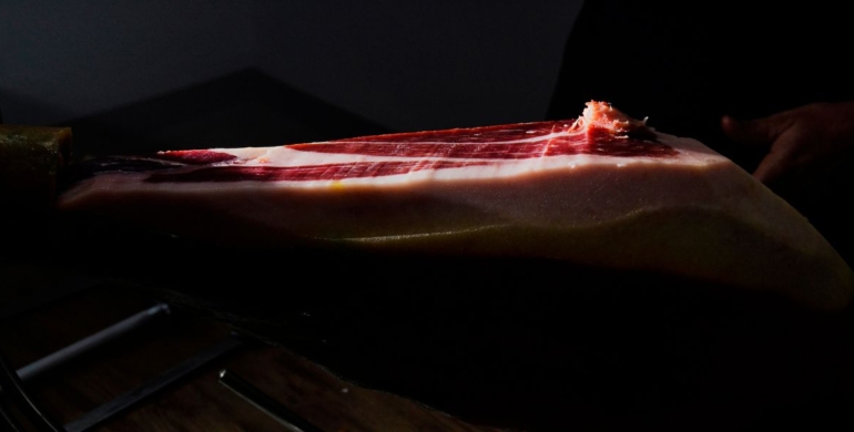 Cómo Maridar la Paleta de Bellota 100% Ibérica: Las Mejores Bebidas