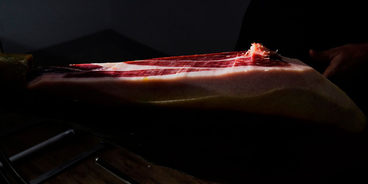 Cómo Maridar la Paleta de Bellota 100% Ibérica: Las Mejores Bebidas